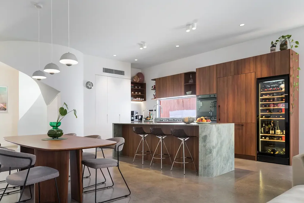 Randwick 5Phòng ngủ Reimagined Parkside Semi with Distinct Creative Edge