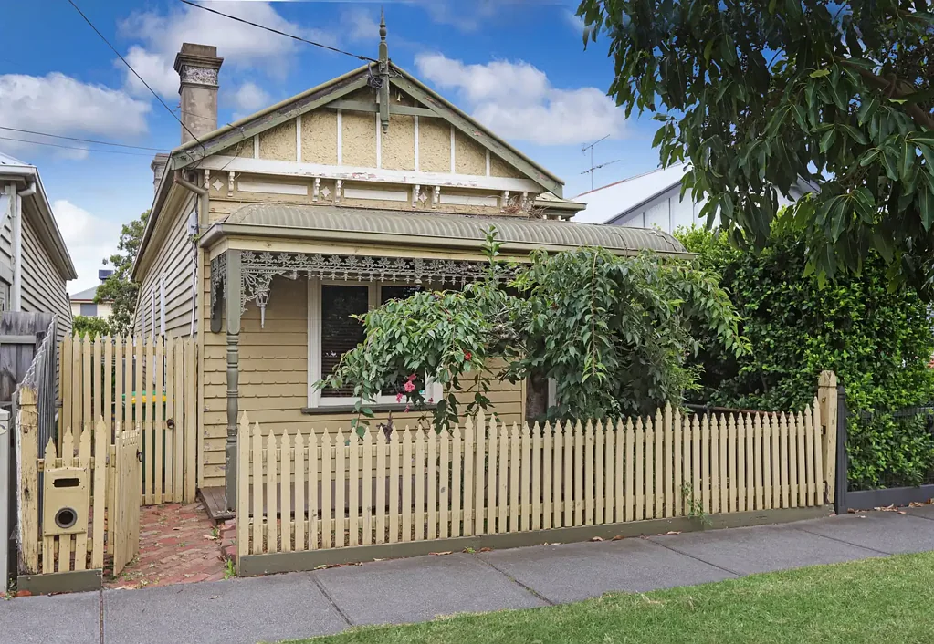 Large Two Bed House, Double Garage