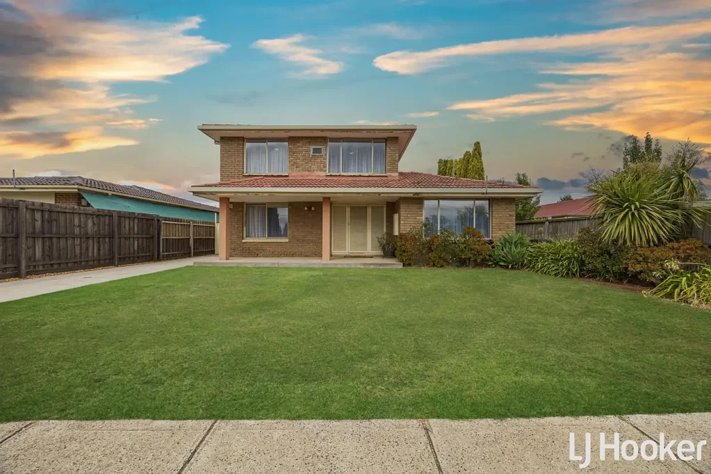 8 Thomas Avenue, Melton South, VIC 3338