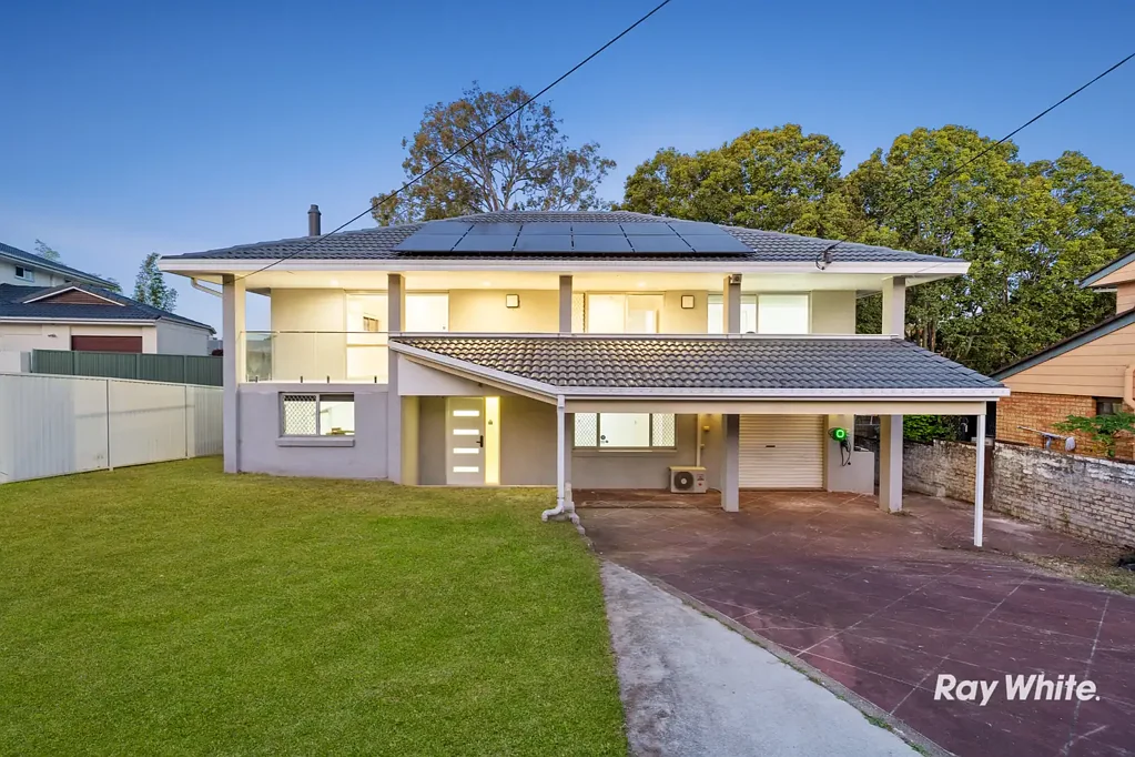 Complete Dual Living with Multiple Entertainment Areas in the Heart of Macgregor