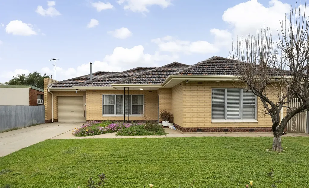 Croydon Park 3ਬੈੱਡਰੂਮ To Finalise An Estate - Classic Brick Lowset on a Potential-Filled Big Block