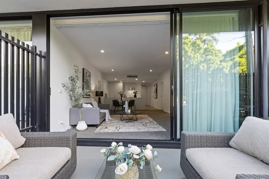 Toowong 3Zimmer ⭐ Rare Ground-Floor 3-Bedroom Apartment with 49m Private Garden | Total 164m of Living Space!