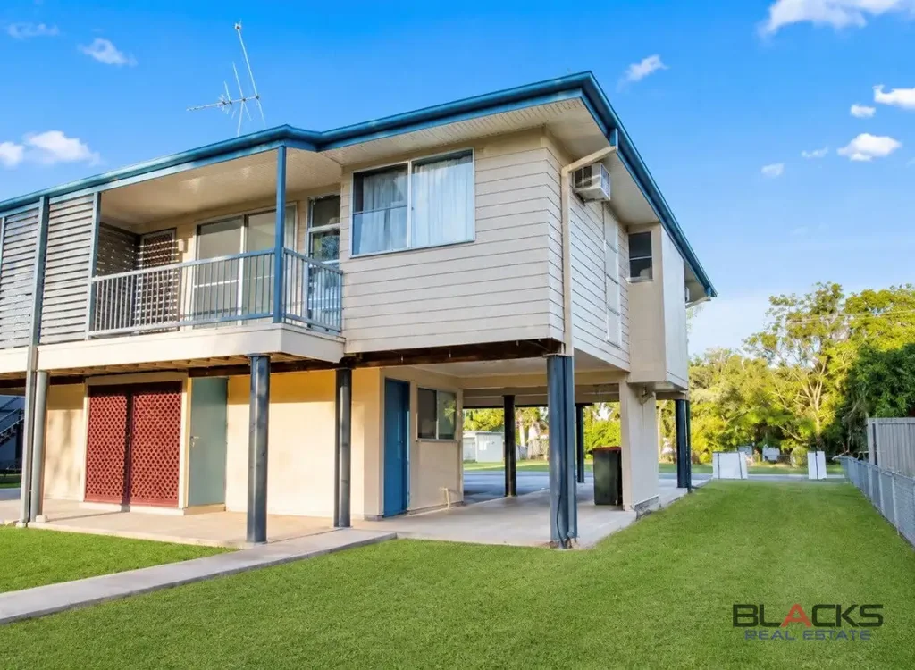 Dysart 4બેડરૂમ GENERATE $880 PER WEEK WITH NO BODY CORPORATE FEES – DUAL INCOME DUPLEX ON ONE TITLE