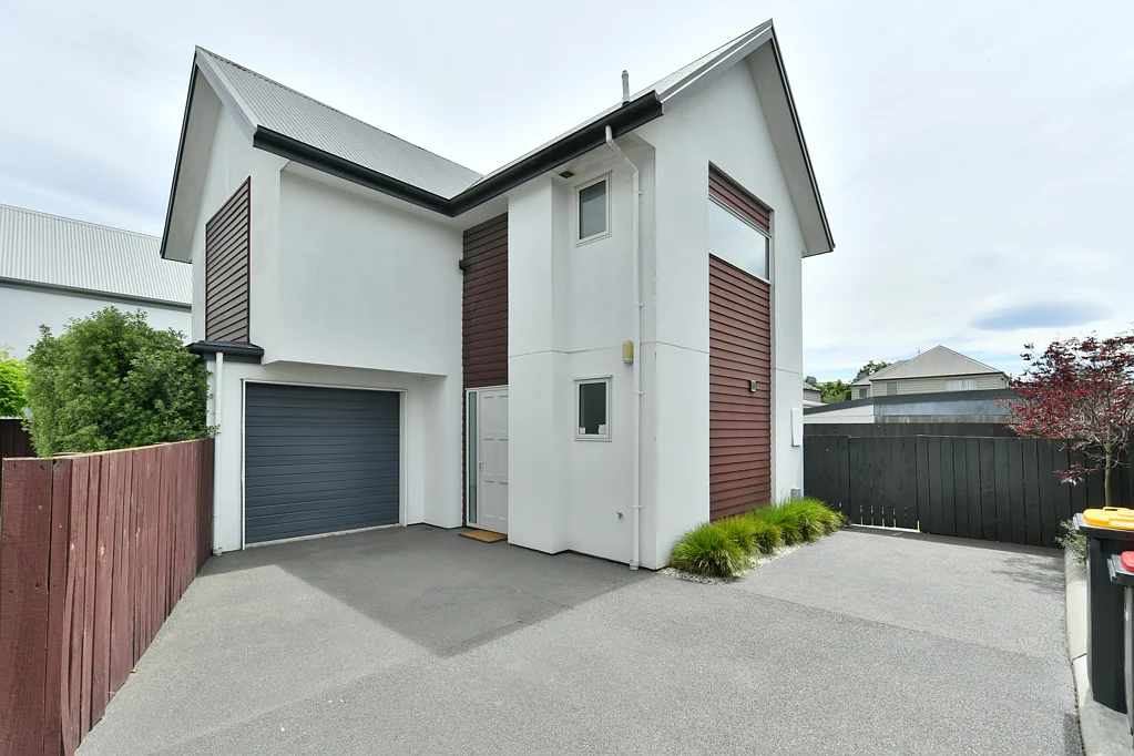 Saint Albans 3ห้องนอน Motivated Seller! Freehold Gem!