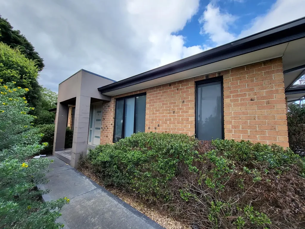 2-Bedroom Townhouse in Prime Bayswater North Location