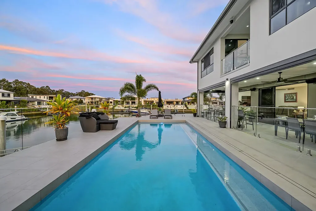 Coomera 5غرفة نوم Unrivalled Luxury With 60 Metres Of Rare North East Water frontage