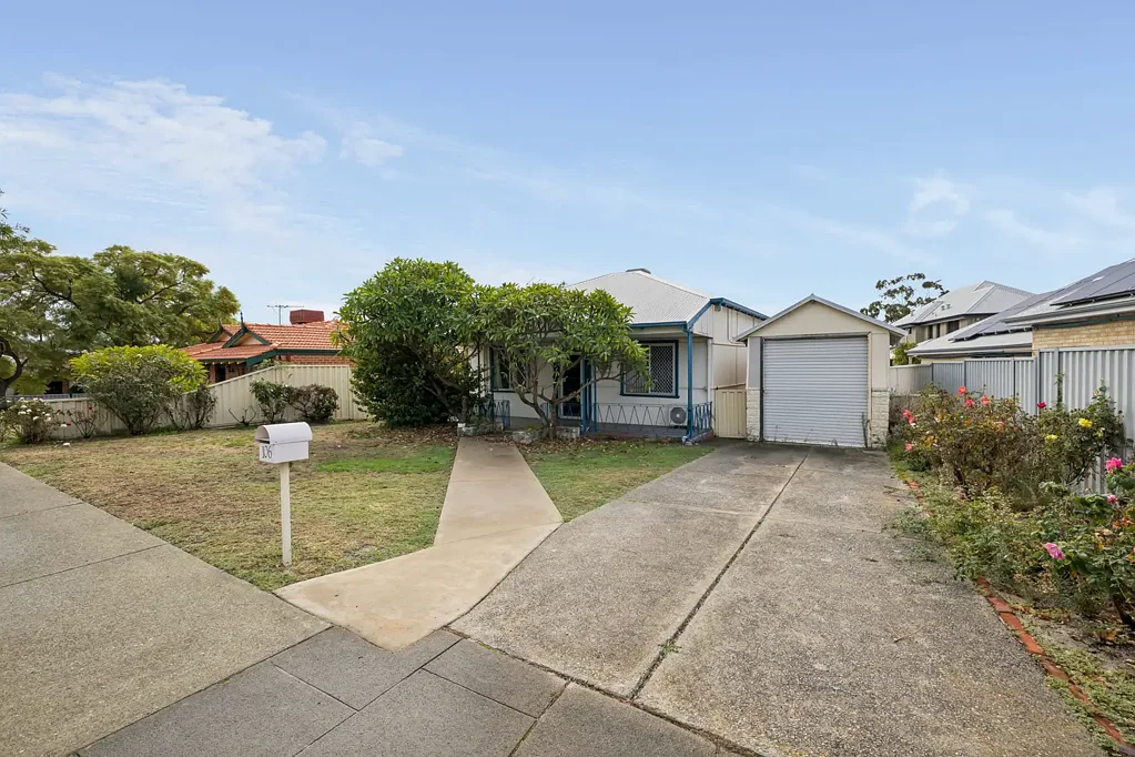 East Victoria Park 3ห้องนอน 742sqm R30 Development Opportunity with Rear Laneway Access