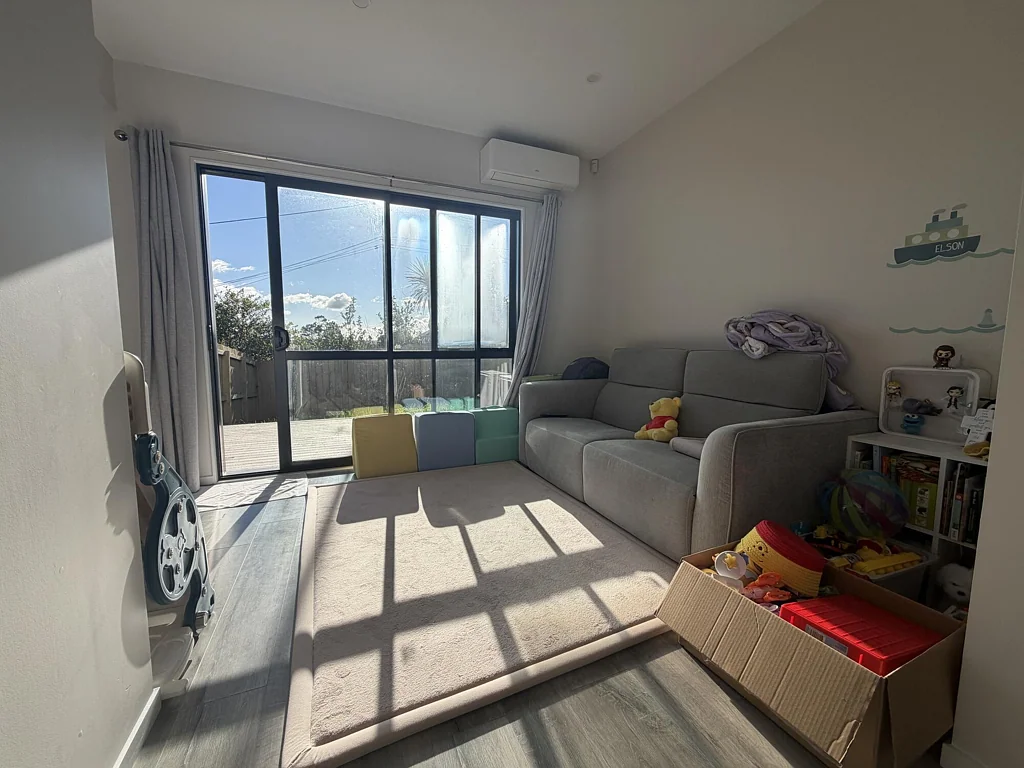 Near new 2 bedroom unit