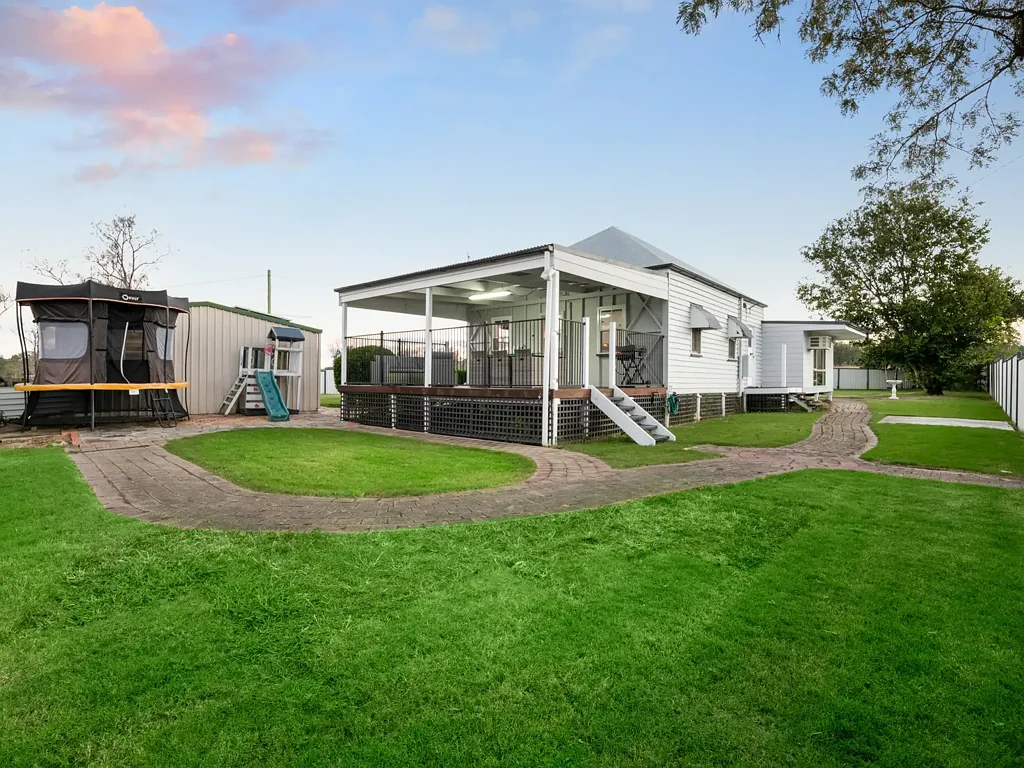 22 Hall Street, Peak Crossing, QLD 4306