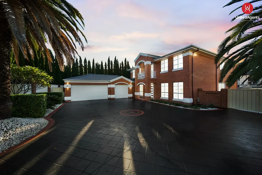 6 Battenberg Close, Cecil Hills, NSW 2171