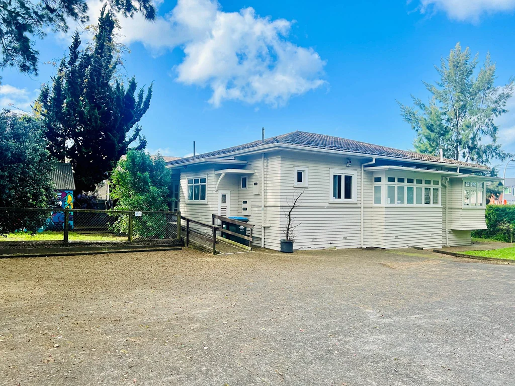 Otahuhu SPACE FOR LEASE - PRIME CORNER SITE