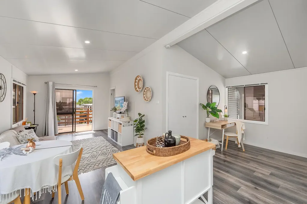 Halekulani 1 Bedroom MODERN LIVING FOR THE OVER 55'S