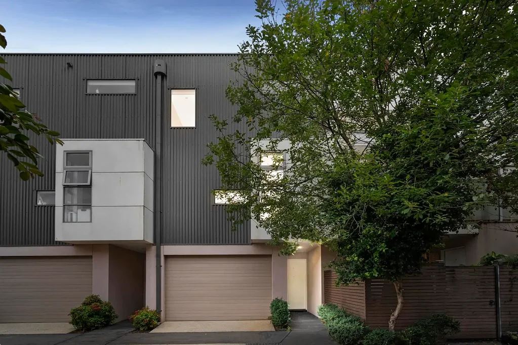 8/30 Sydenham Street, Seddon, VIC 3011