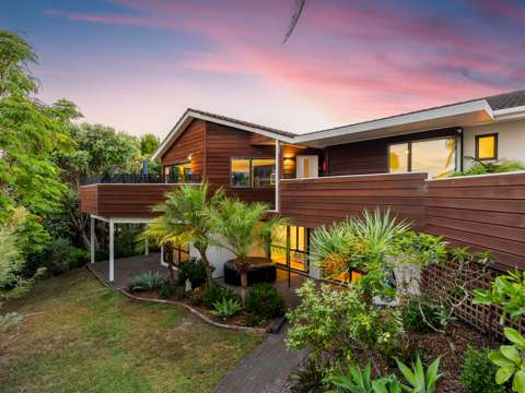 Browns Bay 5 Bedroom Your Forever Home Today with Great Views