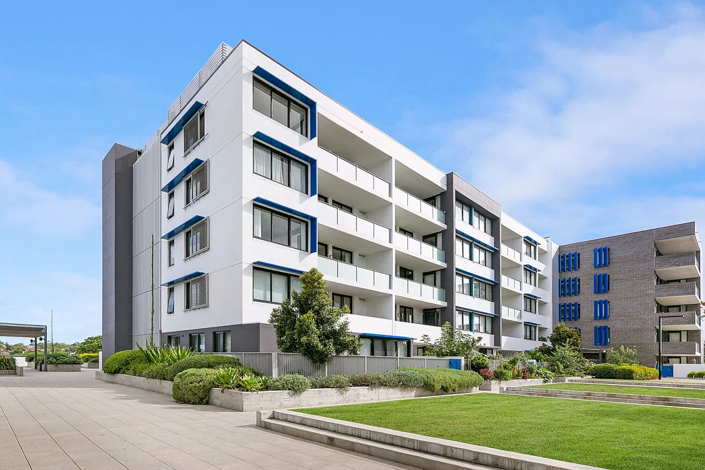 Campsie 1房 Clemton Park Village中心 地段优越 生活便利 宽敞卧室 开放式布局 现代厨房 私人阳台 安全停车 Modern 2nd-Floor 1 Bedroom Apartment