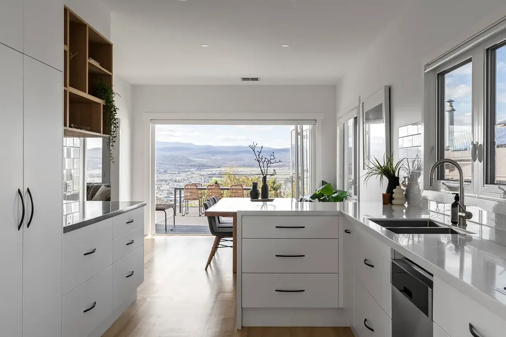 Trevallyn 3 Bedroom Breathtaking views and engineering excellence