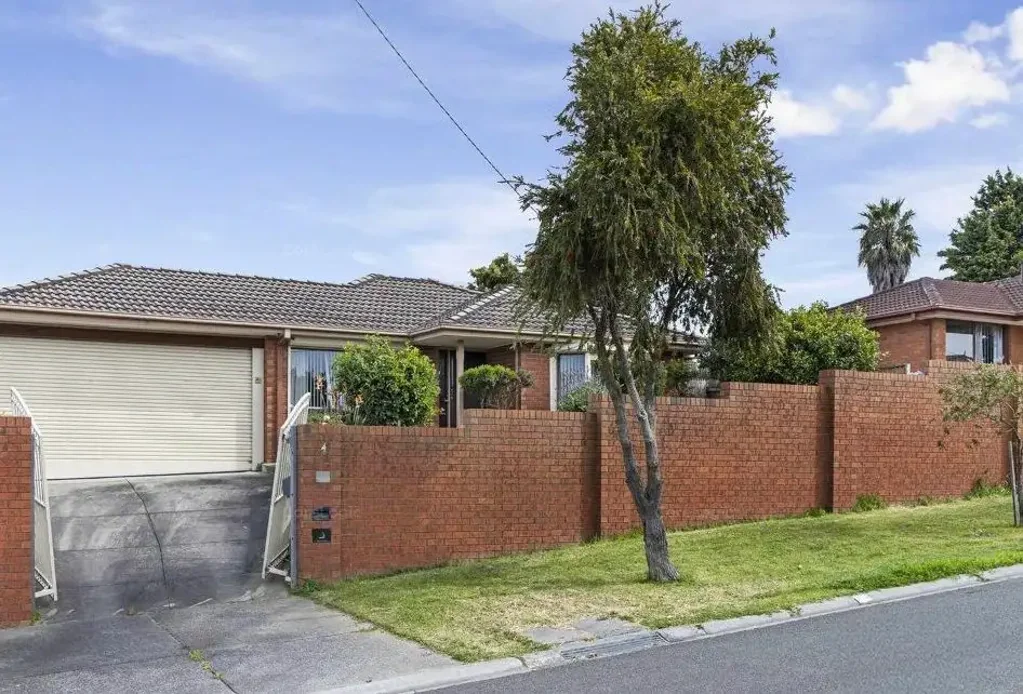 Spacious 4-Bedroom Home with Two Living Areas - Hampton Park