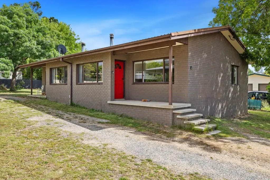 Berridale 4ਬੈੱਡਰੂਮ Invest in this Brick Duplex!