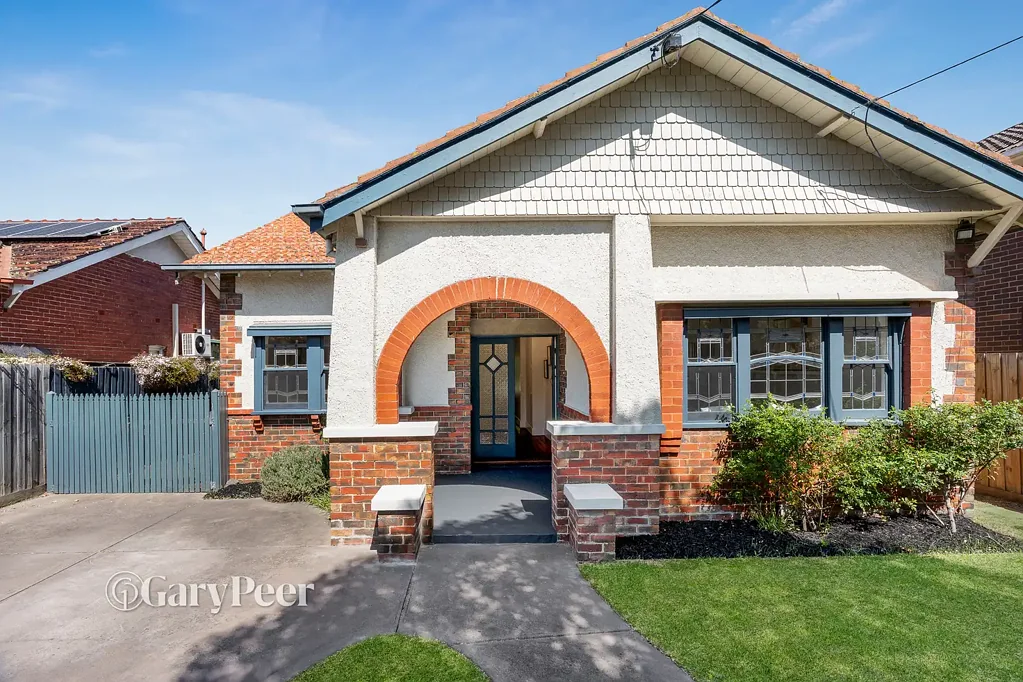 Caulfield South 4침실 Period charm meets modern family living