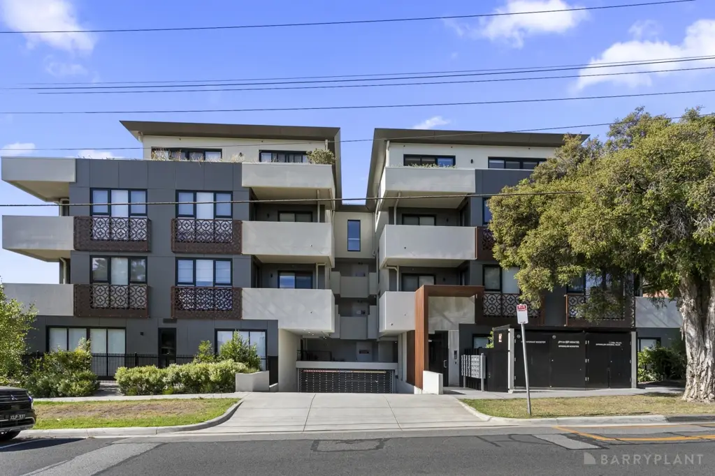 Dandenong 3Kwarto VENDOR SAYS SELL! WELL PRICED, AMAZING VALUE - CALL TODAY.

TOP OF THE TOWN ? LUXURIOUS PENTHOUSE APARTMENT