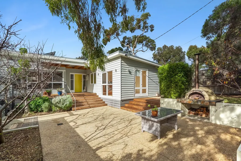 Ocean Grove 3房  Adaptable Coastal Sanctuary Offering Lifestyle and Versatility!