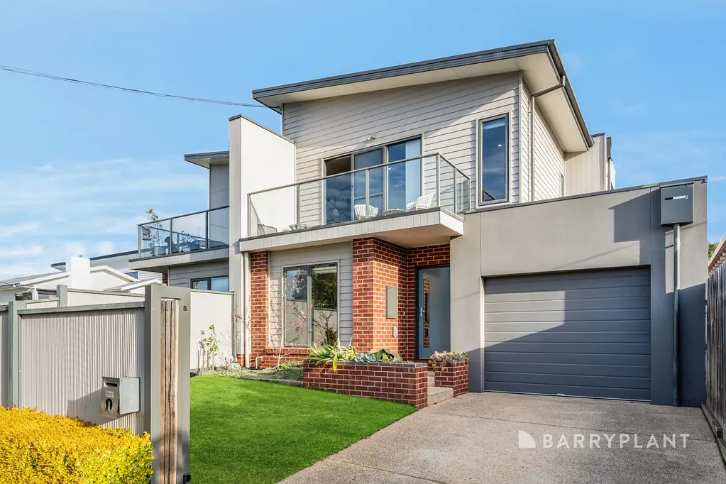 Belmont 3ਬੈੱਡਰੂਮ Sophisticated Two-Level Living in the Heart of Belmont