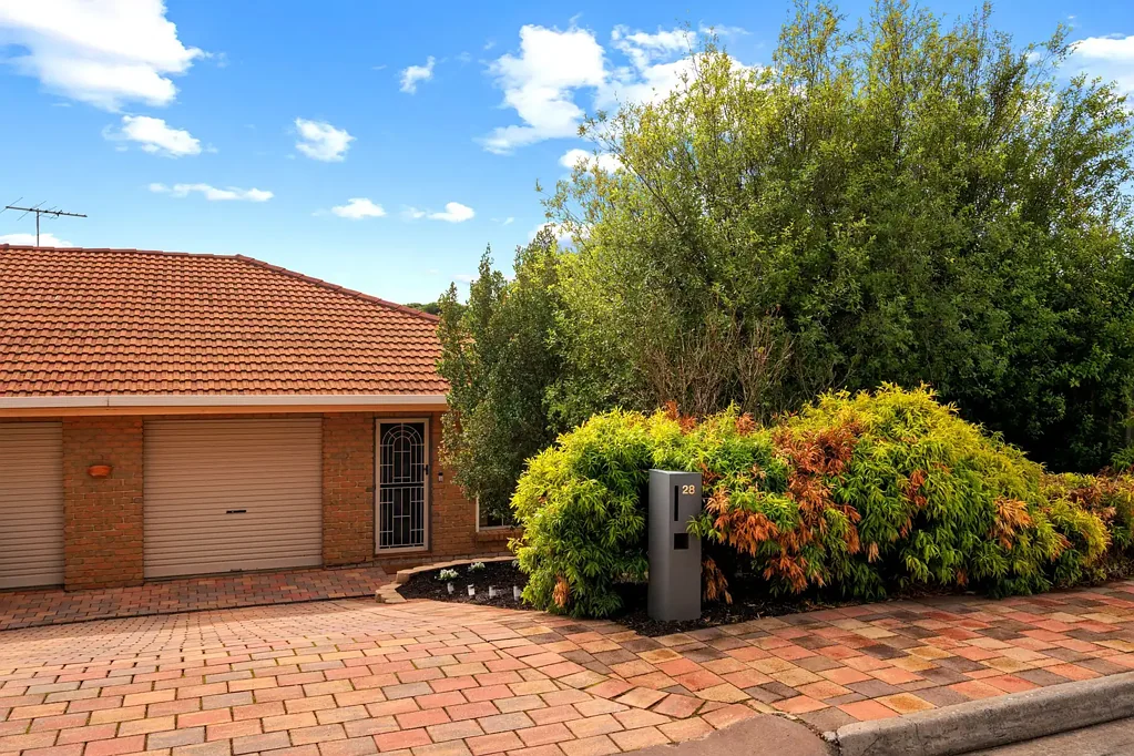 Hallett Cove 3房  Refined Coastal Living with Panoramic Gully Views and Ocean Proximity