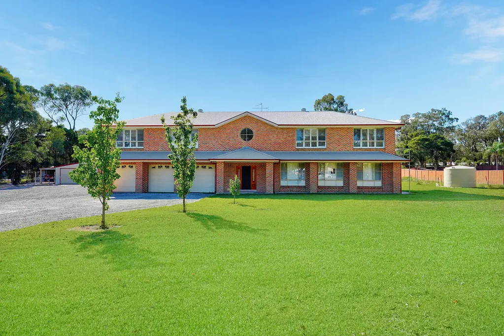 Londonderry 9房 宽敞现代住宅 & 印象深刻的8车位车库，占地4英亩原始土地 SPACIOUS MODERN HOME & IMPRESSIVE 8-BAY SHED ON 4 PRISTINE ACRES