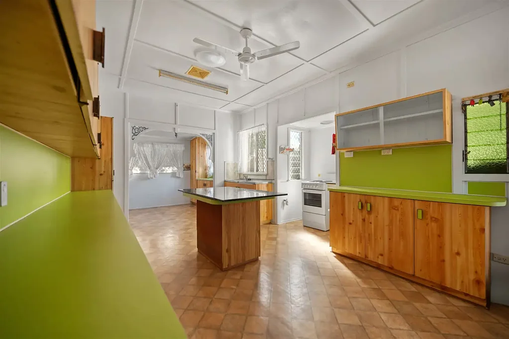 West Gladstone 3침실 Charming Queenslander with Timeless Appeal