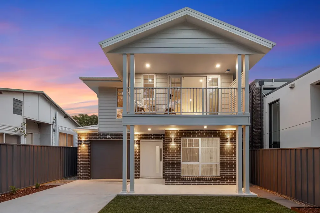 Oatley 5Zimmer Brand New Family Home with Grand Proportions