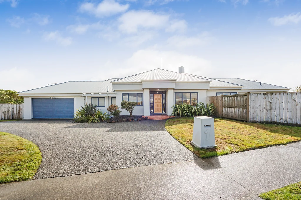 Fitzherbert 5房  Family Living With Space & Park-Side Lifestyle