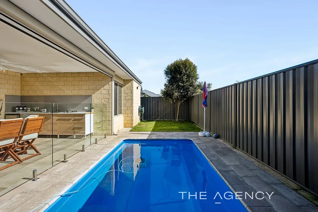 Banksia Grove 4房  A STYLISH ENTERTAINERS HOME - COMPLETE WITH A POOL!