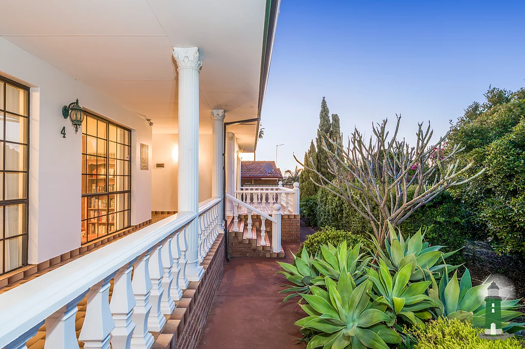 4 Cary Street, Lake Coogee, WA 6166