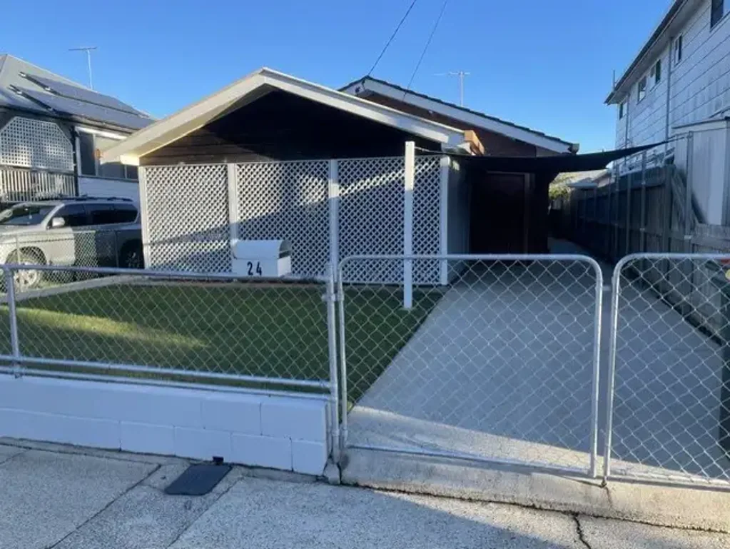 Well-presented three-bedroom home - Walk to Water Front