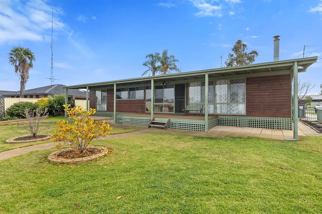 Nagambie 3Moenga Well Positioned Home on Corner Block