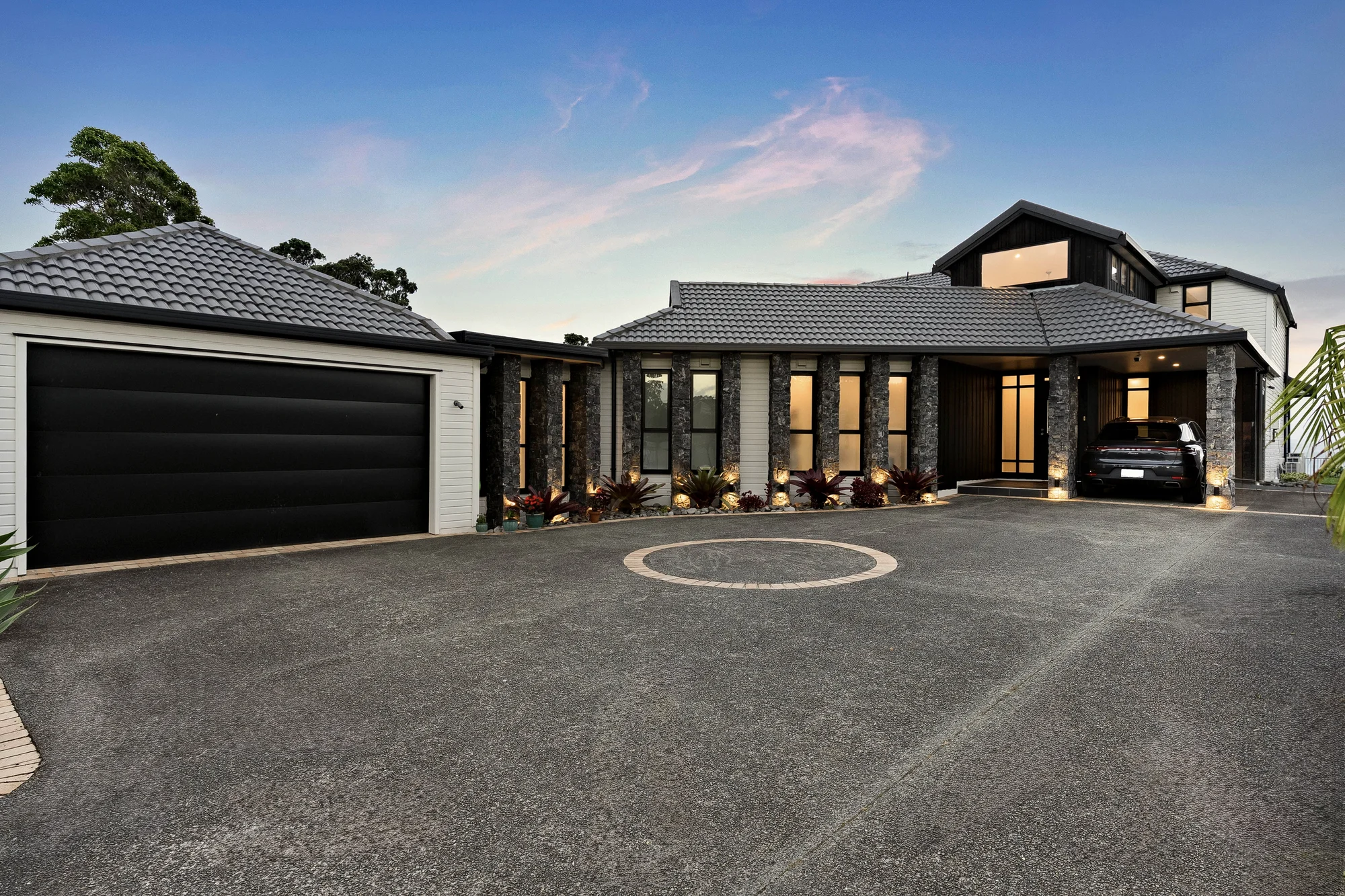 Campbells Bay 5房 全面翻新的奢华住宅!拎包入住,坐拥全景海景,度假式泳池,2142㎡地块,私密通道直达海岸! PRESTIGE COASTAL LIVING WITH SEA VIEWS!