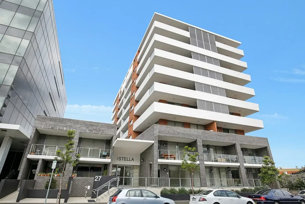 CONVENIENT INNER-CITY LIVING