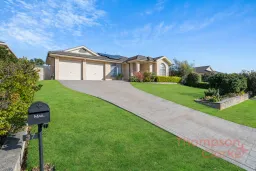 37 JENNA DR, Raworth