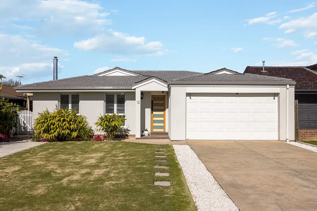 Grange 4 Slaapkamer Contemporary Coastal Living with Exceptional Family Appeal.