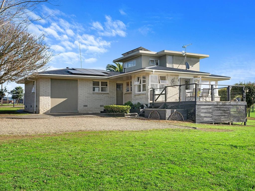 Te Pahu 5 Slaapkamer Space, Shed and Spectacular Views