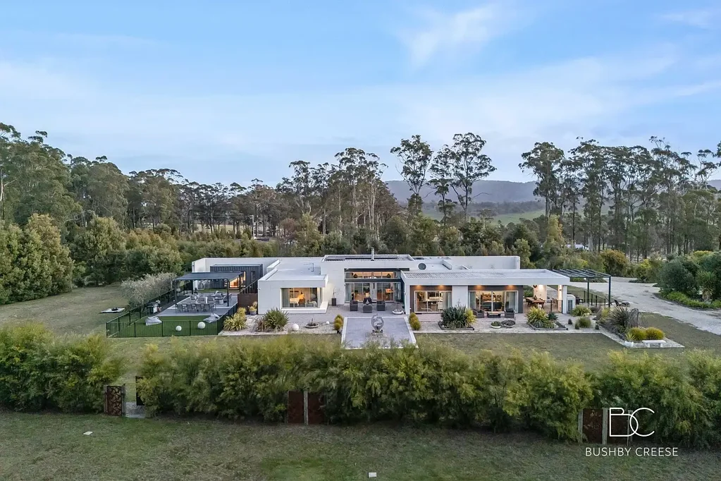 Riverside 5 Bedroom VILLA BLANCA – Architectural Icon of Refined Luxury and Secluded Sophistication