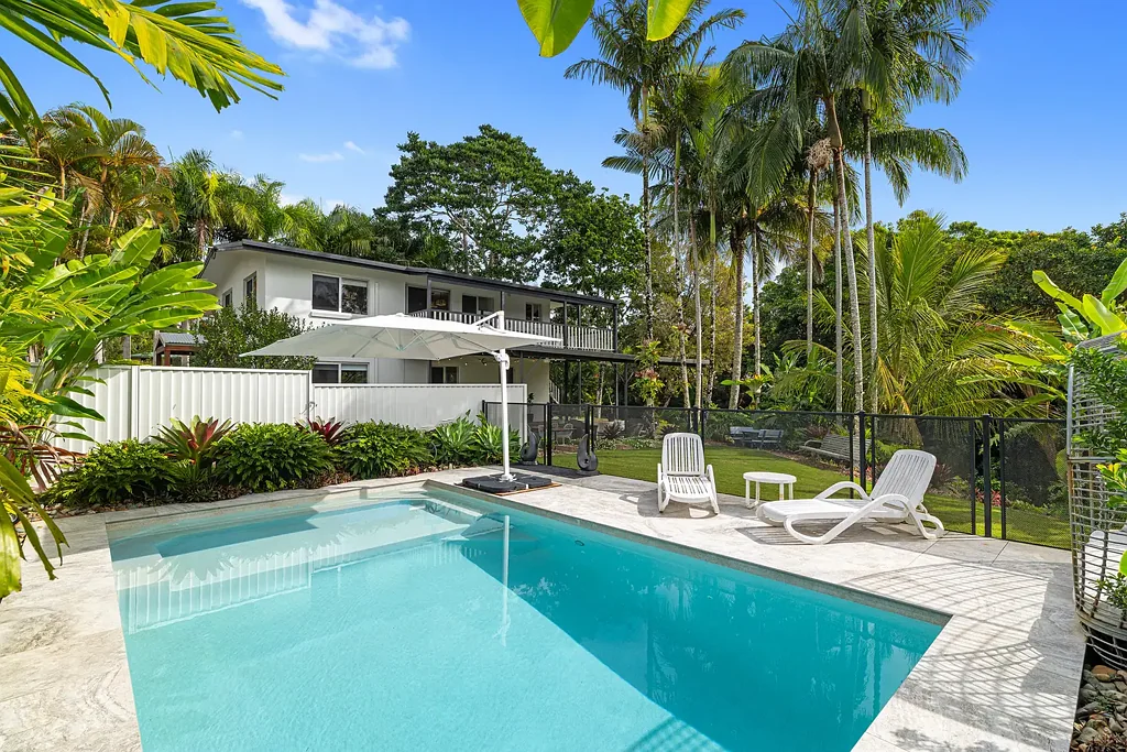 West Woombye 5ห้องนอน No expense spared, resort-style living, with dual occupancy!