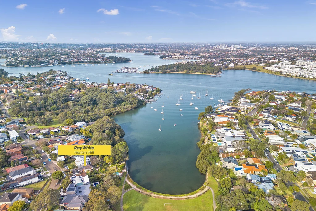 Gladesville 5 Slaapkamer Unrivalled Waterfront Opportunity with Development Potential (STCA)