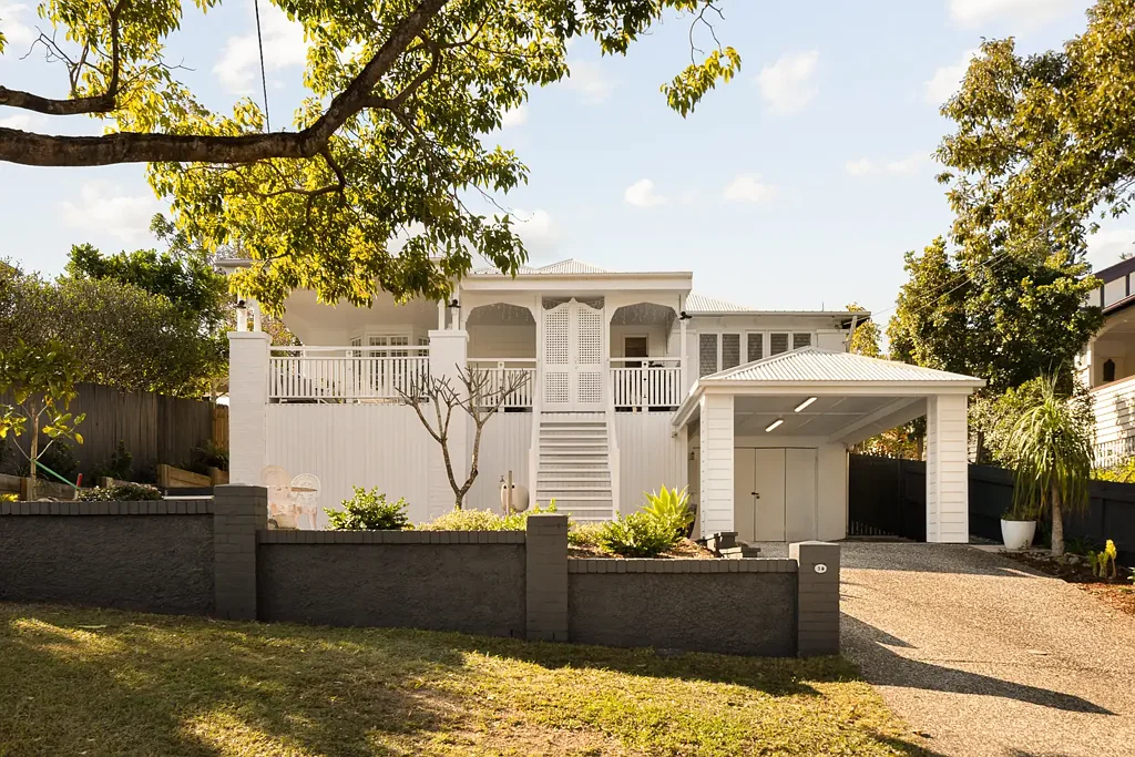 Ashgrove 4房 翻新特色经典住宅，带度假式泳池和娱乐型厨房 Renovated Character Classic with Resort-Style Pool, & Entertainer's Kitchen