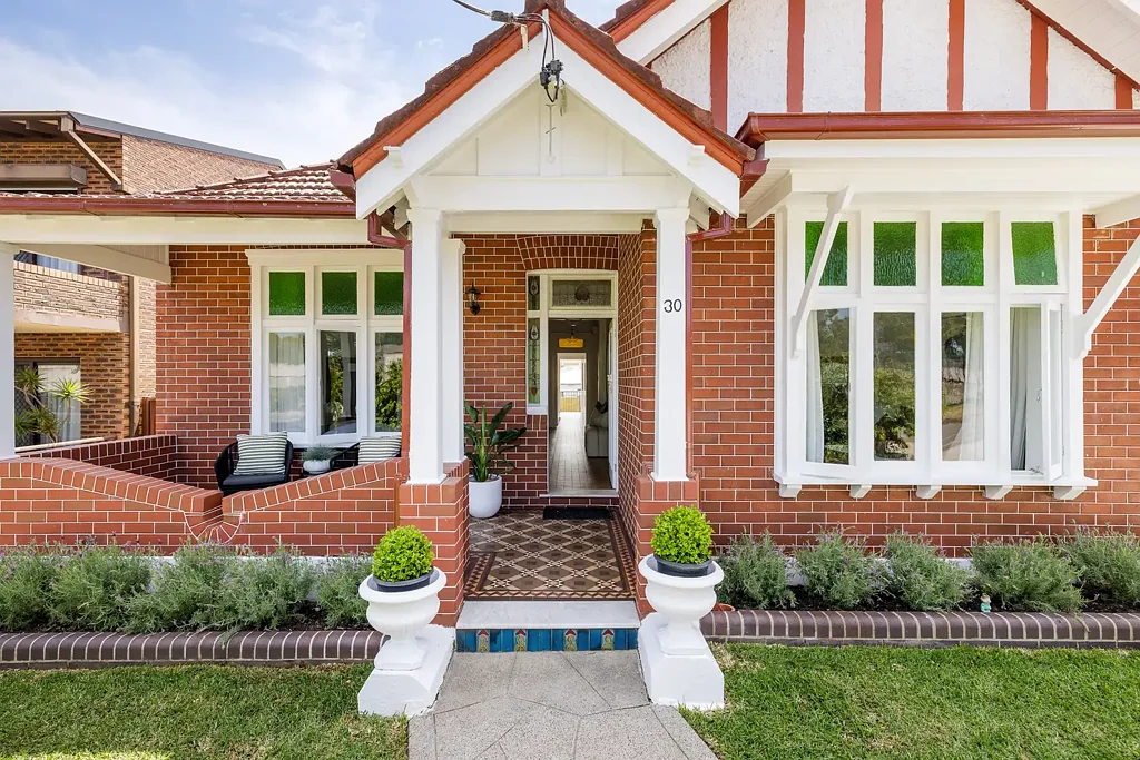 Haberfield 4कमरा Classic renovated freestanding family home on 695sqm