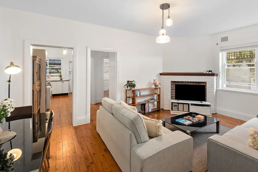 Beautiful beachside apartment only steps away from Manly Beach