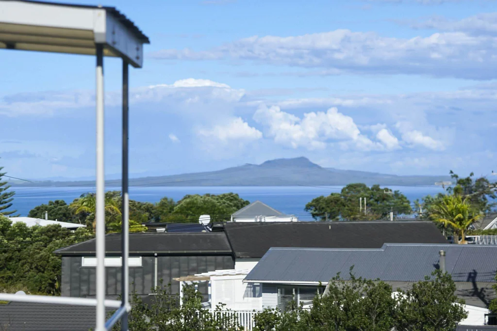 Torbay 1 Slaapkamer Buy the Land, Get the House For Free