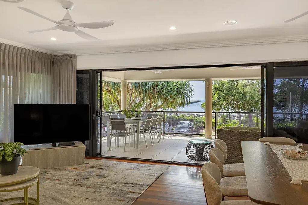 Urangan 4Phòng ngủ Tightly held, enviable Esplanade address is ready to be yours!