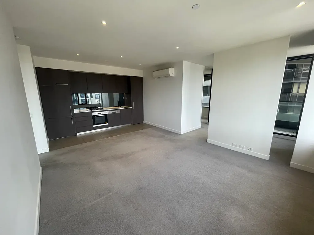 SPACIOUS 2 BEDROOM + STUDY CORNER APARTMENT!!