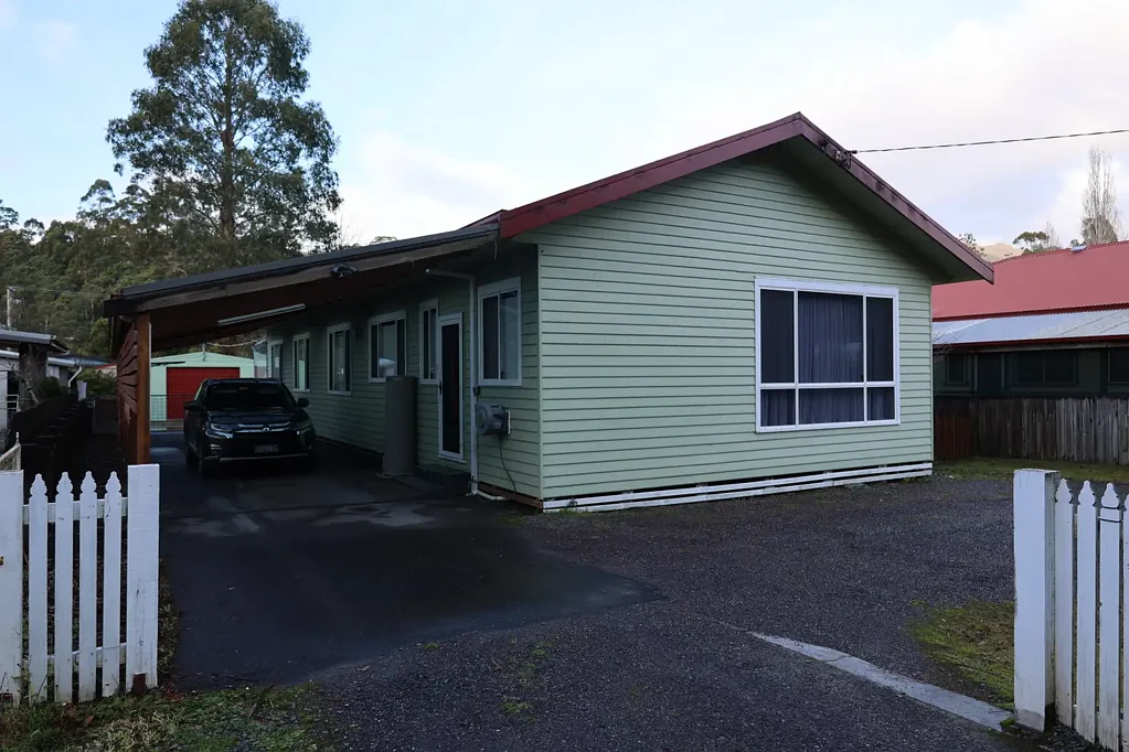 Queenstown 3 Bedroom Warm, Welcoming & Wonderfully Presented!